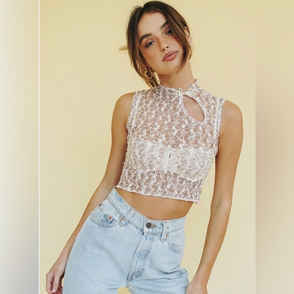 N.Y. Street Style Lace Top // Cream